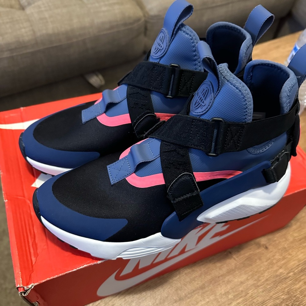 W Nike Air Huarache City Size 9